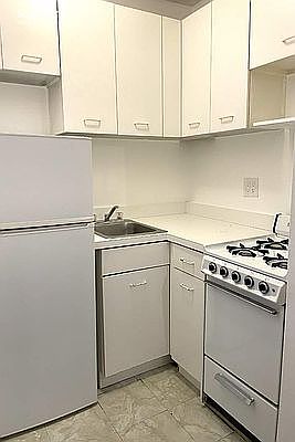 4th image of 319 E 14th St APT 1C