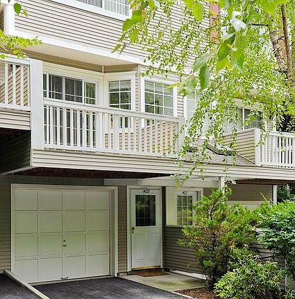2nd image of 402 Park Ridge Ln #402