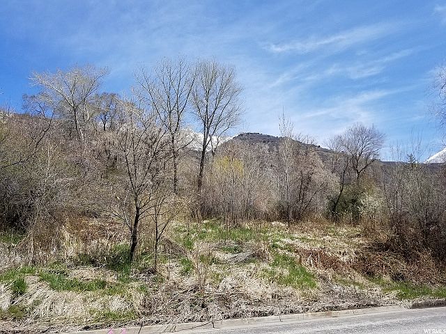 1st image of 2610 Woodland Dr