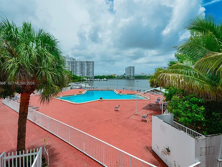 2851 Leonard Dr #J505 — Photo 36