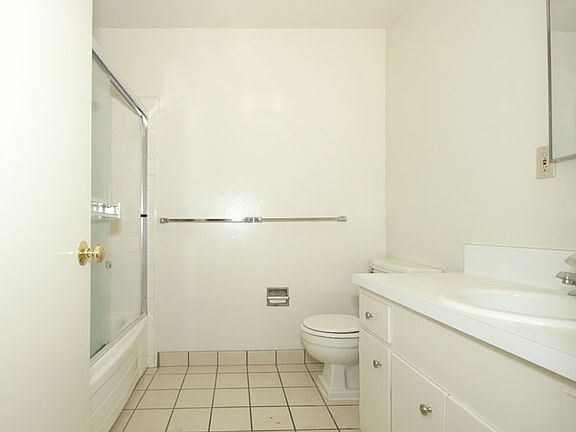 5th image of 562 Kendall Ave APT 8