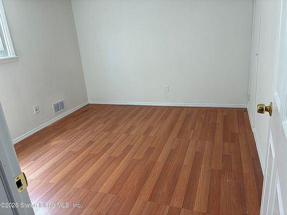 2nd image of 44 Longdale St Floor 1