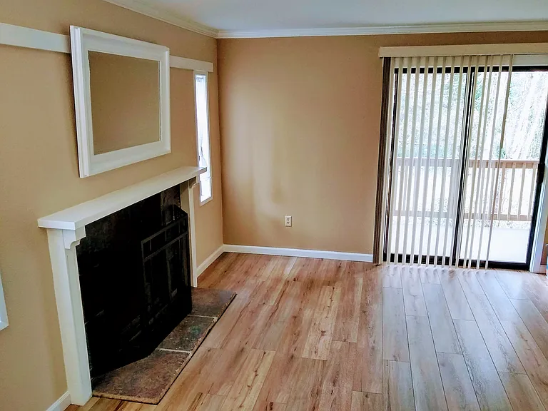 601 Sutton Ln — Photo 2