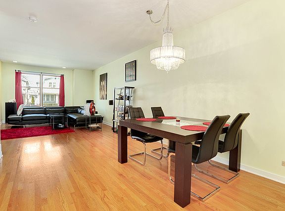 2nd image of 5053 W Winnemac Ave