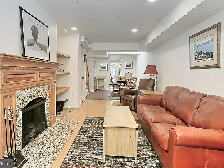 314 S Alfred St — Photo 6