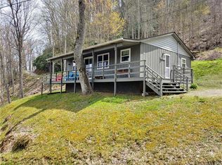 30 Chipmunk Ln, Maggie Valley, NC 28751