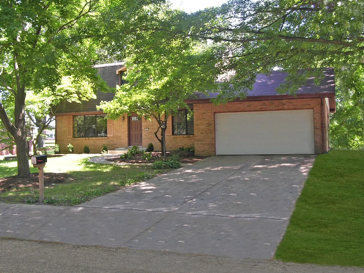 536 Leawood Dr photo 1