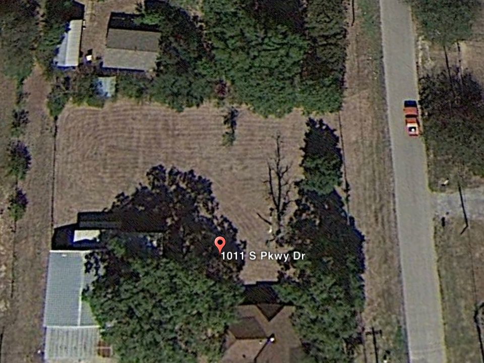 2nd image of 1009 S Parkway Dr