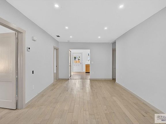3rd image of 410 E Saint Francis St