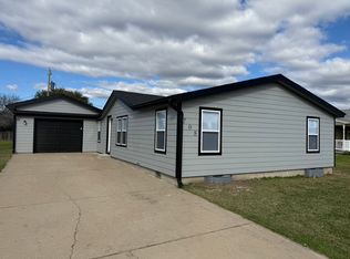 708 Dustin Rd, Salina, KS 67401