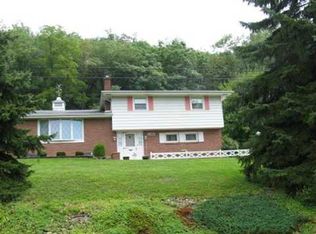 2482 Racetrack Rd, New Stanton, PA 15672