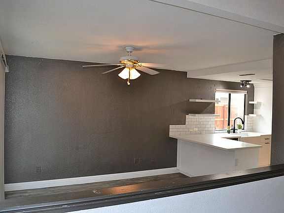 5th image of 836 Meadowhawk Dr