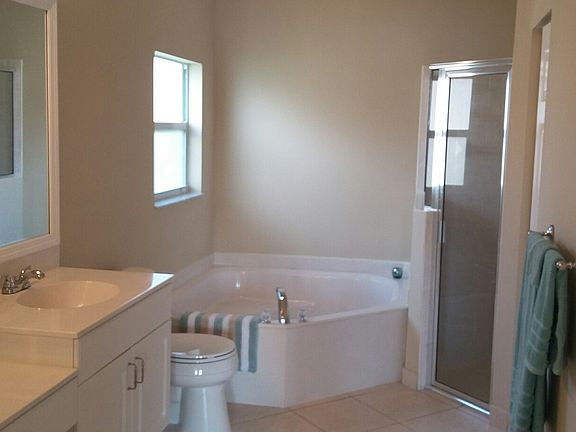 3rd image of 313 NW Shoreline Cir