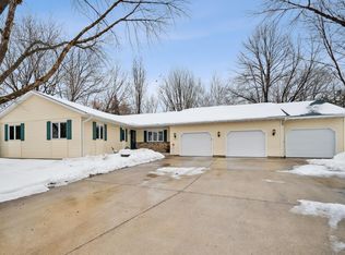 1170 Limestone Dr S, Shakopee, MN 55379