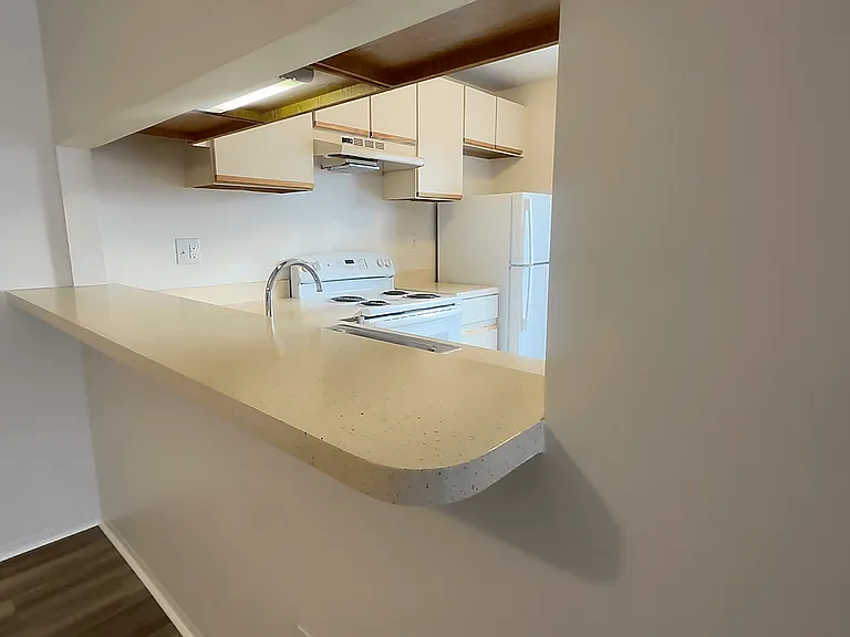Park Lane Apartments — Photo 33