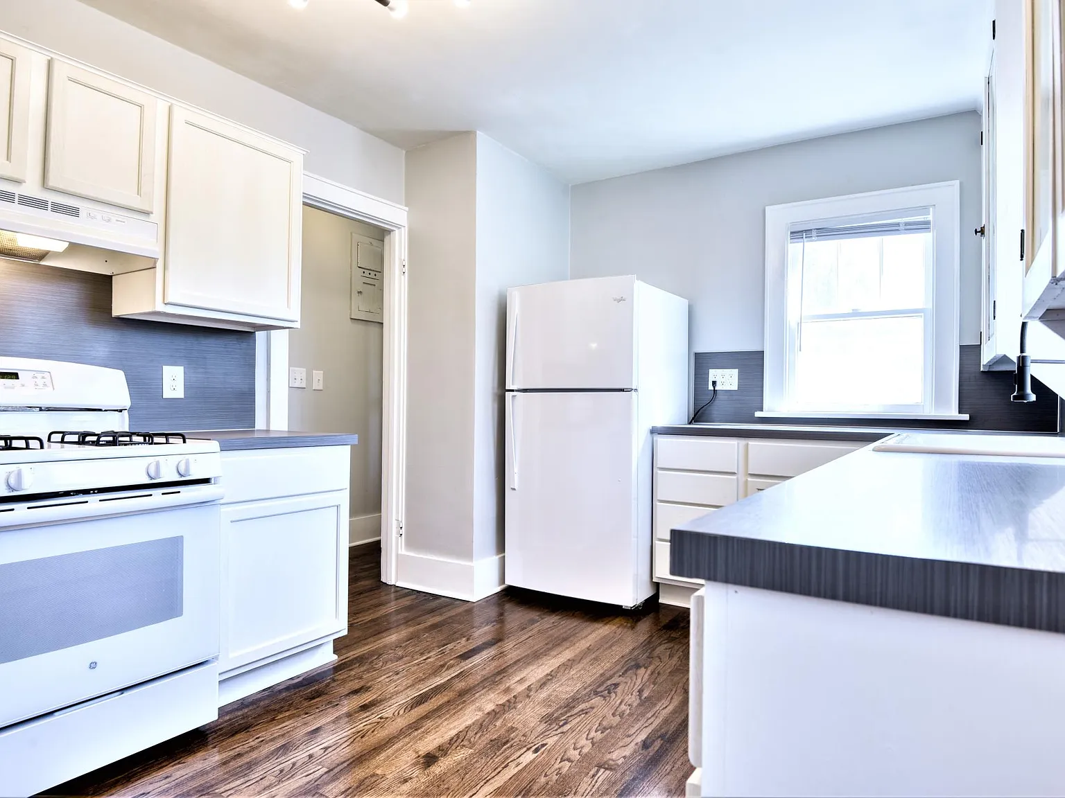 3 bed, 1170 sqft, $1,895 — Photo 3