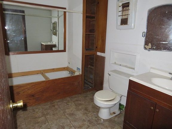 5th image of 2939 Taft Ave