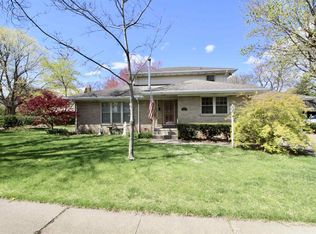 717 S 6th St, Pekin, IL 61554