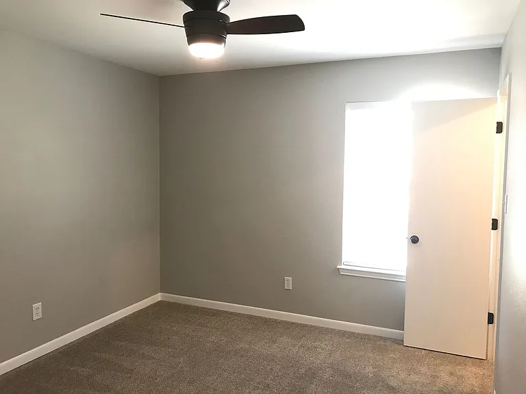 517 Molly Ln — Photo 12