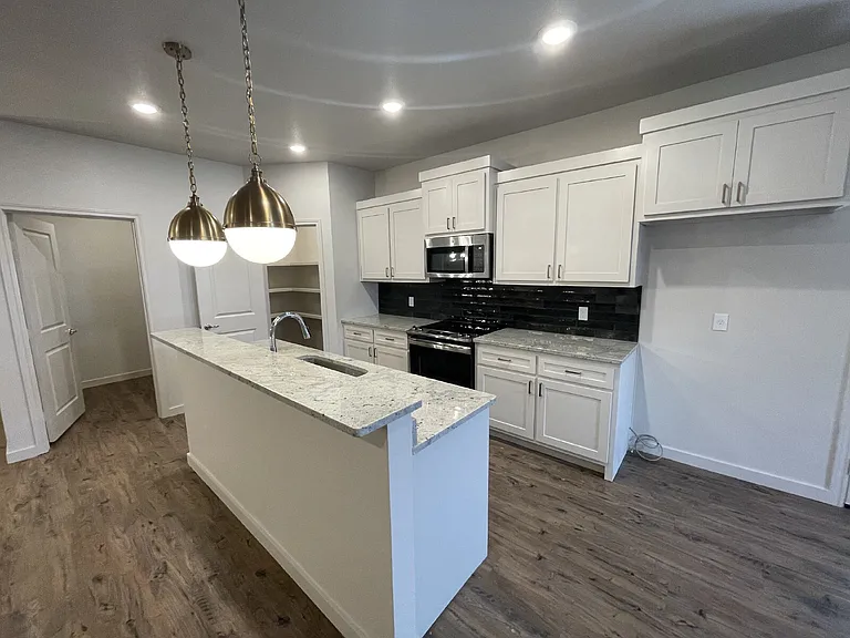 10902 Aberdeen Ave — Photo 5