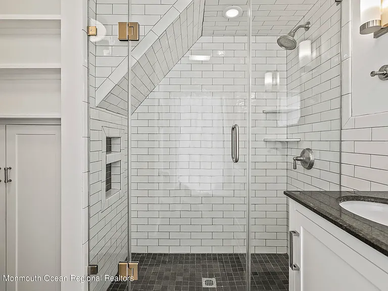 124 Heck Ave — Photo 18