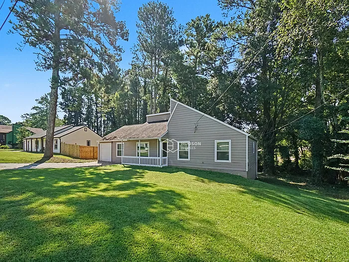 4 bed, 2.0 bath, 1632 sqft, $2,255 — Photo 3