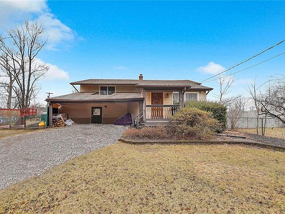 3rd image of 158 Putnam Dr