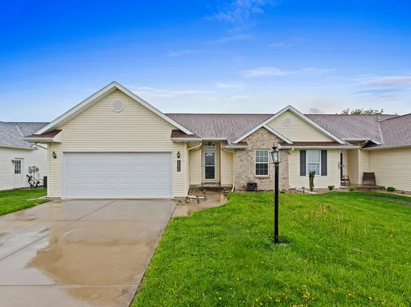 2202 N Prairie St #A, Tuscola, IL 61953