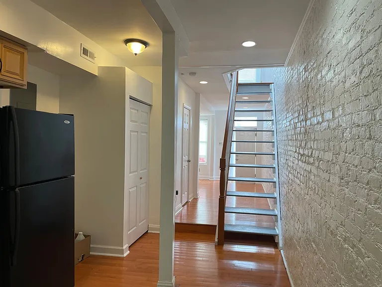 864 Carroll St — Photo 7