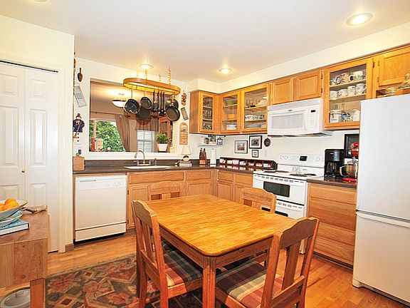 4th image of 16829 River Rock Dr