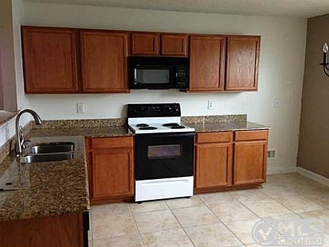4th image of 1621 Flagstone Ln