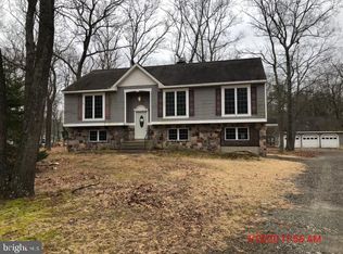 4 Holly Park Dr, Tabernacle, NJ 08088