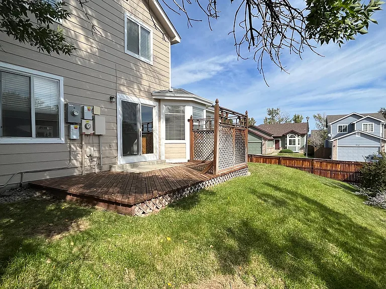 9786 Goldfinch Ln — Photo 2