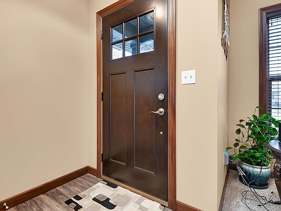 3rd image of 5015 Brentwood Park