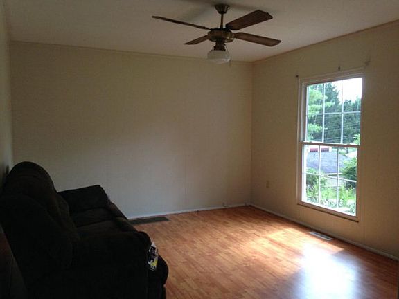 2nd image of 164 Canterbury Dr