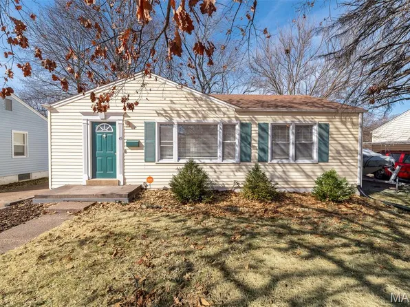45 La Venta Dr, Florissant, MO 63031