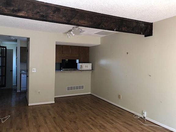 3rd image of 1921 W Lawrence Ct