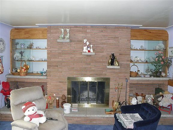 3rd image of 1070 Glendale Ave