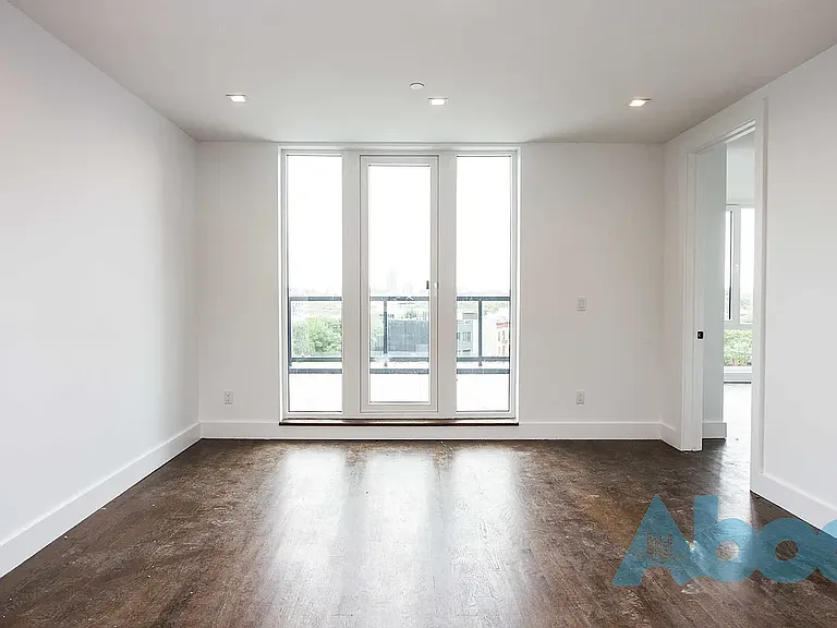 980 Halsey St #7C — Photo 6