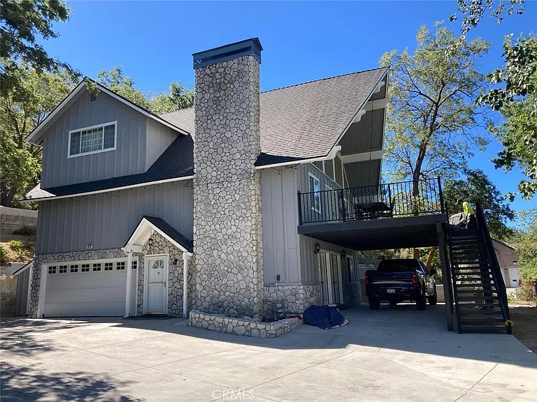 1050 Carousel Rd — Photo 1