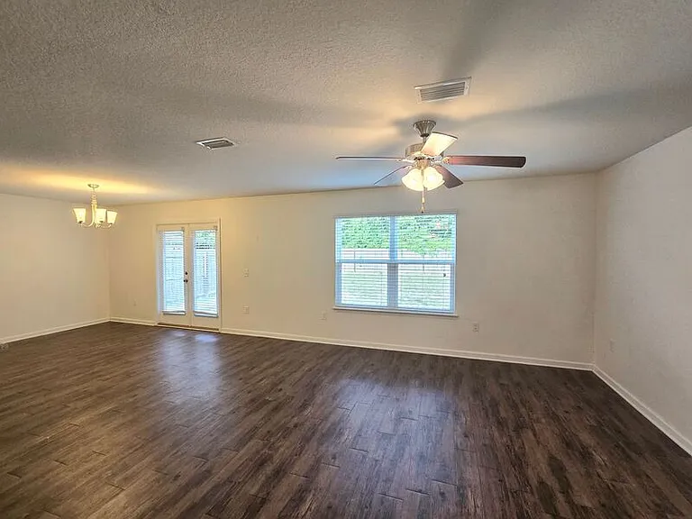 5860 Magnolia Bend Blvd — Photo 2