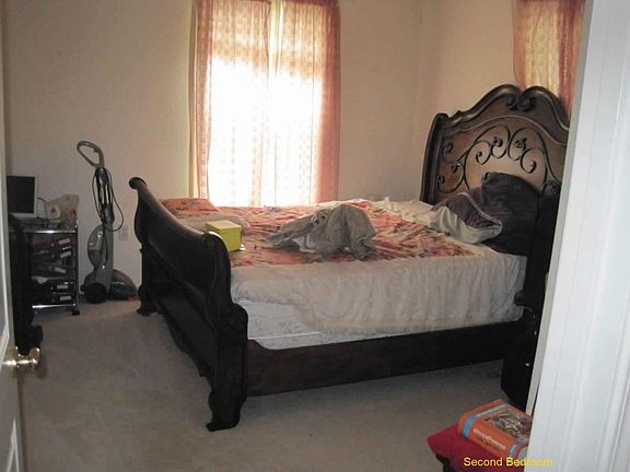 Bedroom - Queen Bed