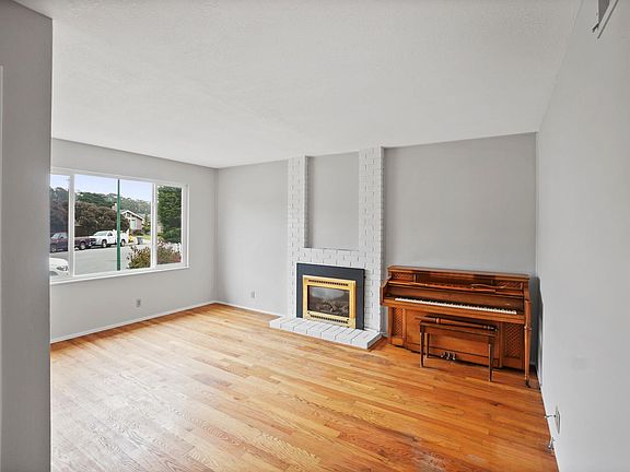 2nd image of 301 Shelter Cove Dr