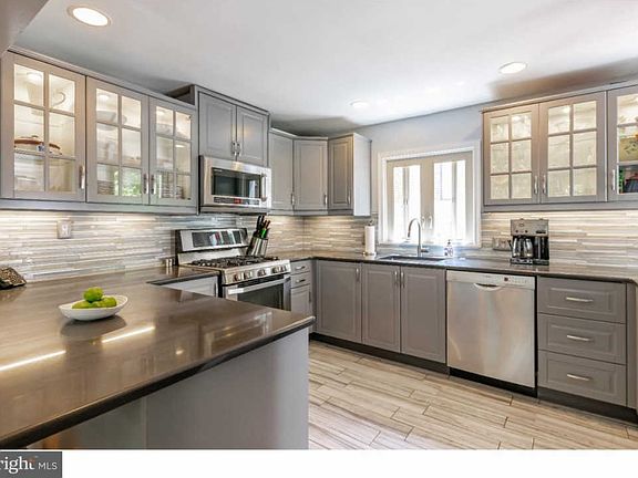 5th image of 3420 Warden Dr