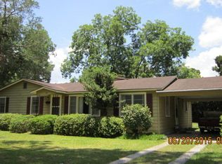22 Peachtree St, Lakeland, GA 31635