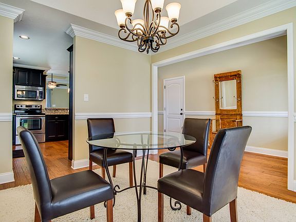 3rd image of 307 Turnberry Cir