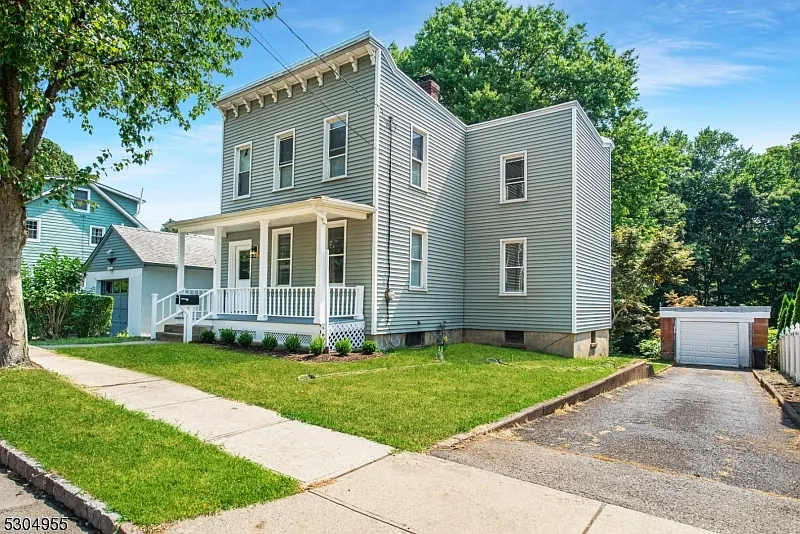 3 bed, 1.5 bath, $3,700 — Photo 2