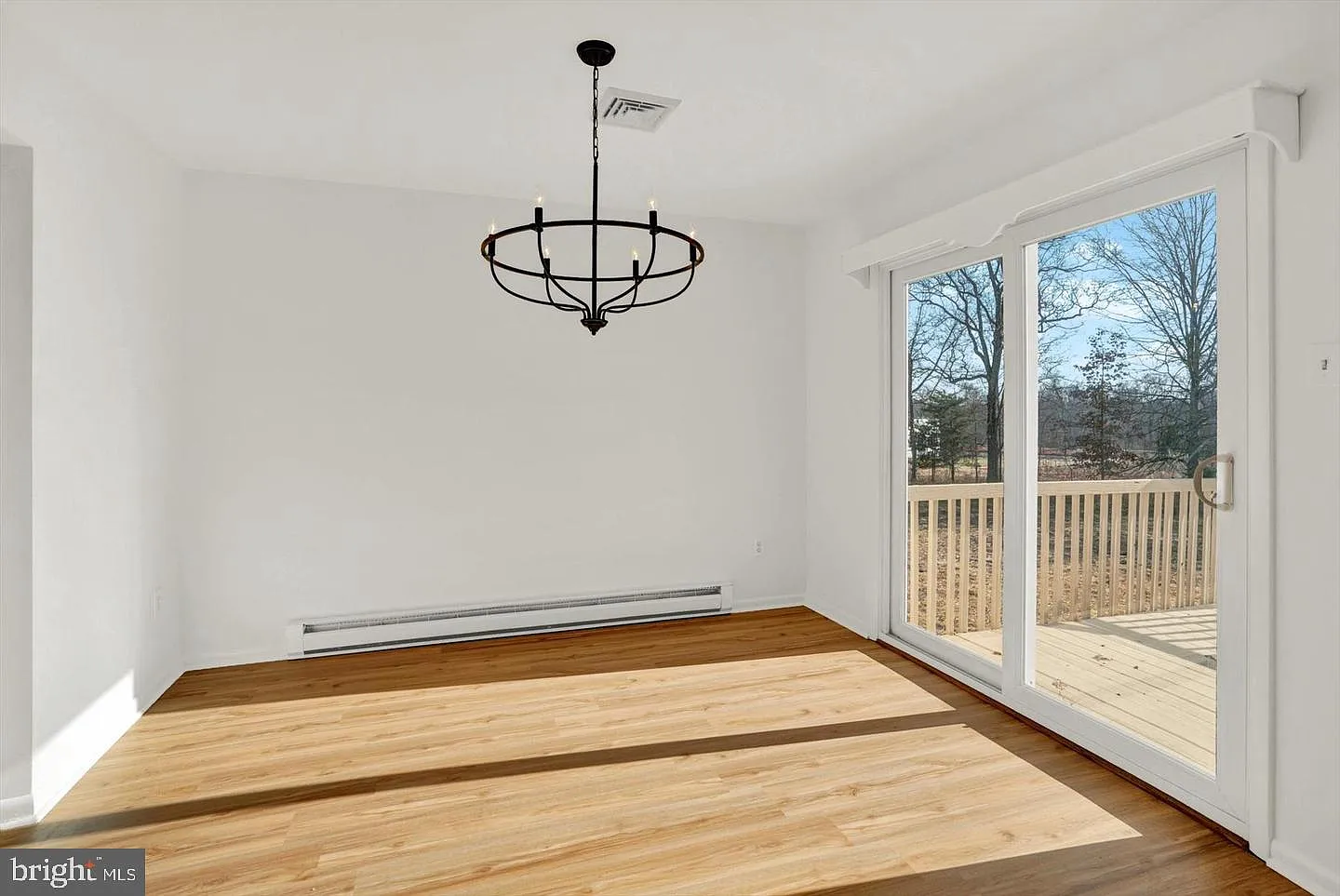 3 bed, 2.0 bath, 2288 sqft, $3,000 — Photo 4
