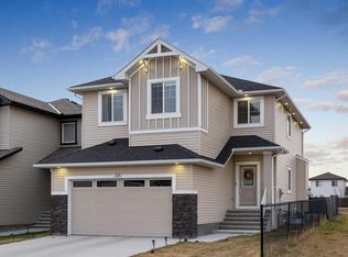 753 E Edgefield Cres, Strathmore, AB T1P 0G2