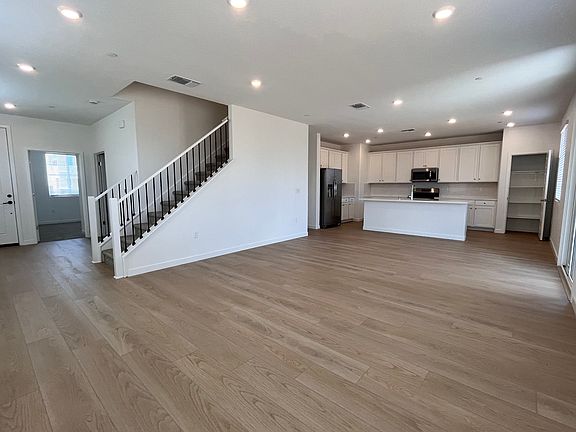 4th image of 2077 Hesperian Dr